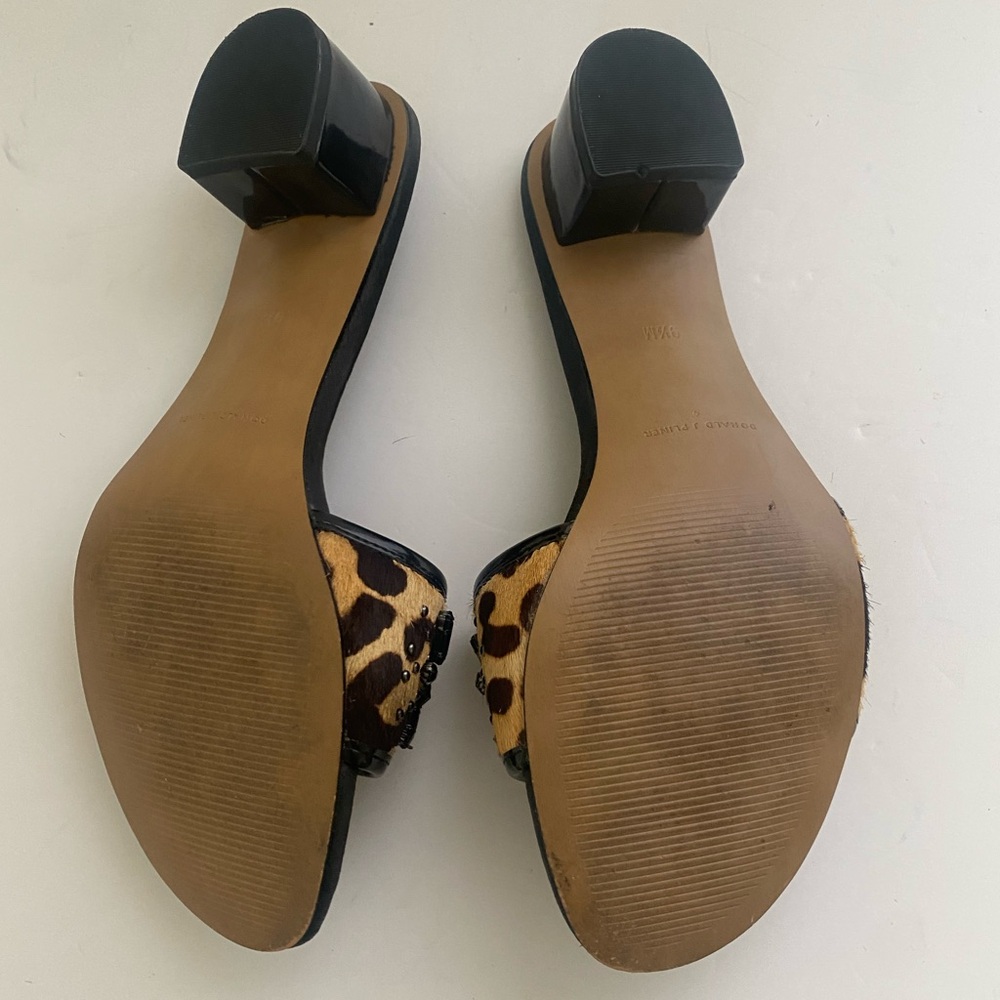Donald J. Pliner slip on sandal heel - Picture 8 of 9